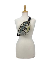Load image into Gallery viewer, Lisbon Lesley Frannie Pack - 1093P